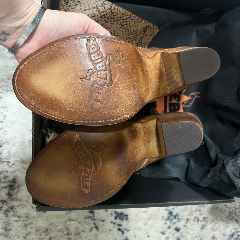 Freebird Black and Gold Shoe Box - Picture 9 of 11